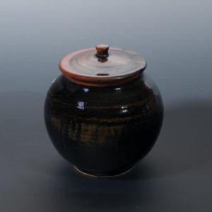 Jeff van den Broeck, Belly pot, stoneware, 2019